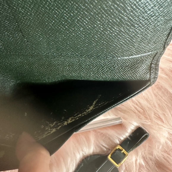 Louis Vuitton 💯% authentic.long wallet taiga leather and Clutch w/ luggage tag - Picture 4 of 8